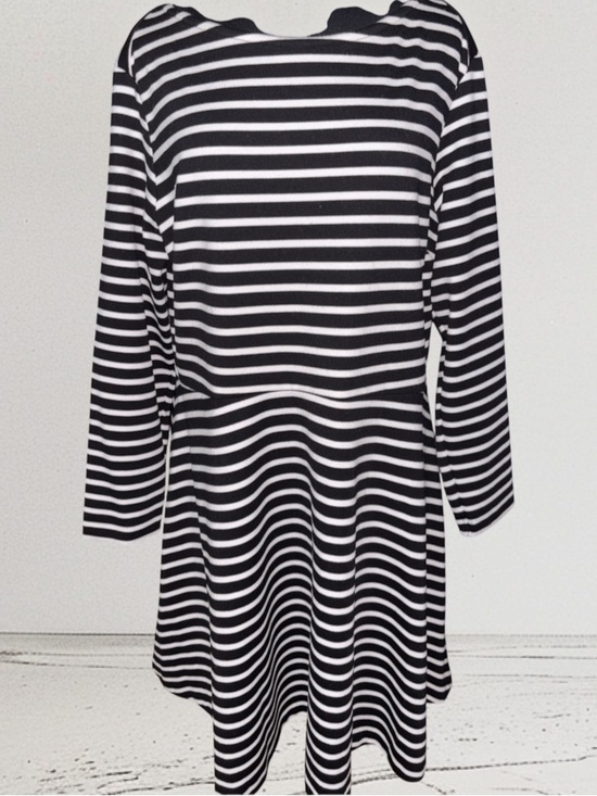 Old Navy Dresses & Skirts - Old Navy Black & White Striped Fit&Flare Dress, P2P:23.5”, L:39.5”